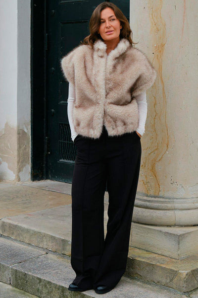 Kevini Faux Fur Vest | Beige | Vest fra Neo Noir
