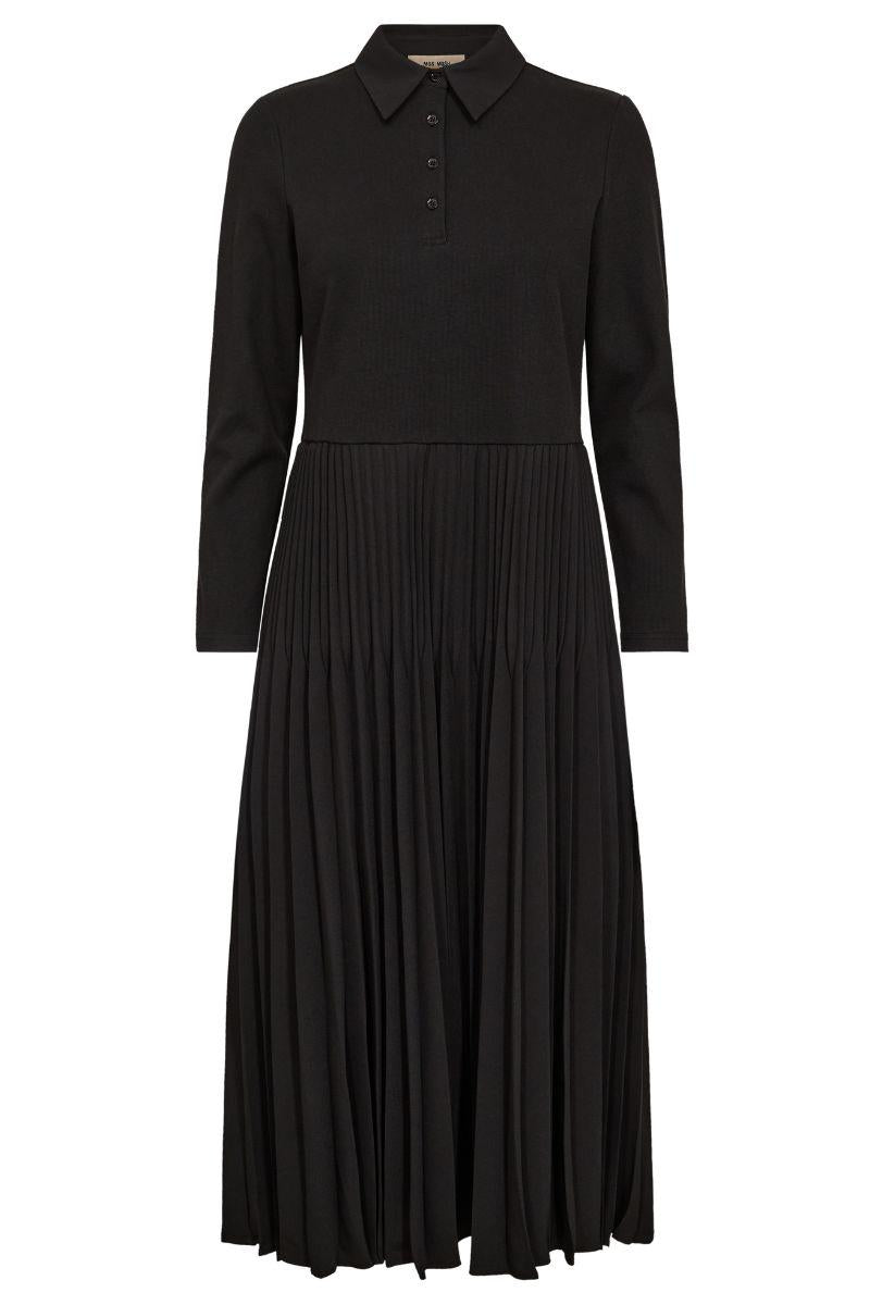 Maike Pleat Dress | Black | Kjole fra Mos Mosh